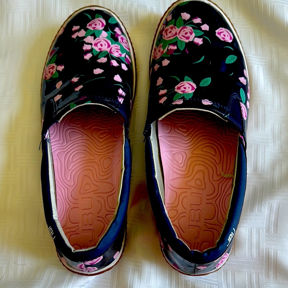 Jambu Women's Floral Slip-On Shoes - Navy and Pink